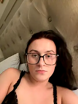 Snapshot of EmLovesxx chatting on 11-08-25, 12:22 EmLovesxx online show from 11-08-25, 12:22