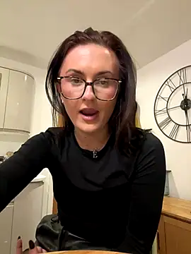 Snapshot of EmLovesxx chatting on 11-21-25, 12:32 EmLovesxx online show from 11-21-25, 12:32