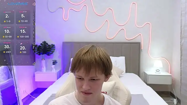 Snapshot of Fakeangel87 chatting on 11-07-25, 08:58 Fakeangel87 online show from 11-07-25, 08:58