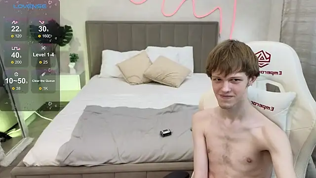 Snapshot of Fakeangel87 chatting on 11-11-25, 02:33 Fakeangel87 online show from 11-11-25, 02:33