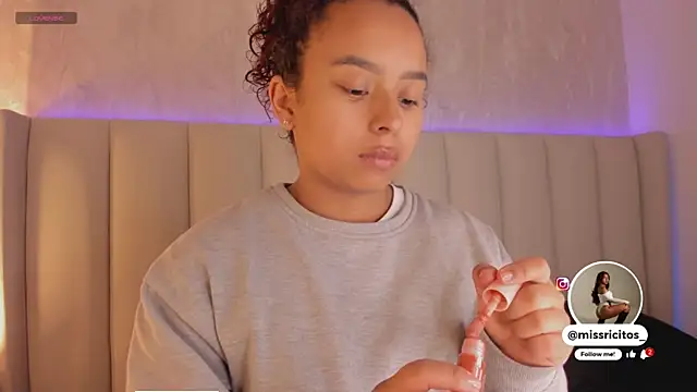 Snapshot of LaraCurls chatting on 12-03-25, 11:52 LaraCurls online show from 12-03-25, 11:52