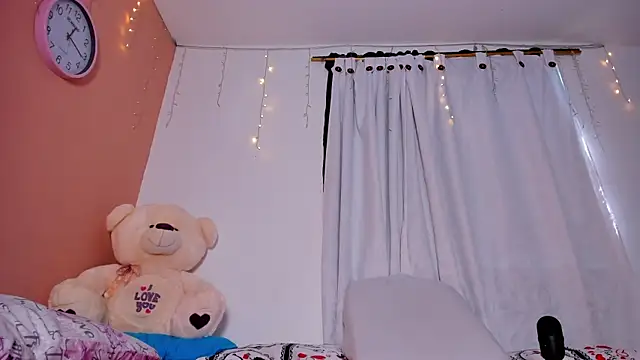 Snapshot of miah_smith123 chatting on 11-12-25, 05:13 miah smith123 online show from 11-12-25, 05:13