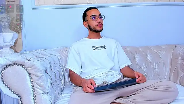 MatteoRicci  online show from 11-12-25, 07:46