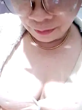 small-house123 online show from 12-17-25, 02:06