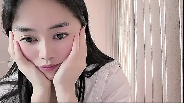 Snapshot of Zeze- chatting on 12-23-25, 05:49 Zeze- online show from 12-23-25, 05:49