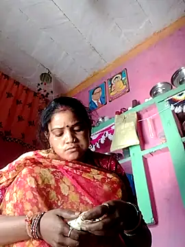 Snapshot of Sapna_ji123 chatting on 12-15-25, 03:44 Sapna ji123 online show from 12-15-25, 03:44