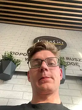 Snapshot of Niesmialyy chatting on 11-01-25, 01:13 Niesmialyy online show from 11-01-25, 01:13