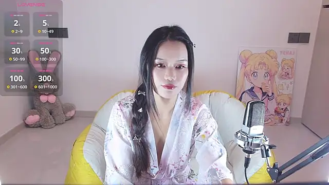 Snapshot of Abby-6 chatting on 11-17-25, 01:28 Abby-6 online show from 11-17-25, 01:28