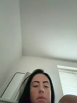 Snapshot of Bethrae25 chatting on 06-16-26, 07:27 Bethrae25 online show from 06-16-26, 07:27