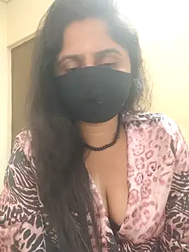 Snapshot of mouni499 chatting on 02-08-26, 12:08 mouni499 online show from 02-08-26, 12:08