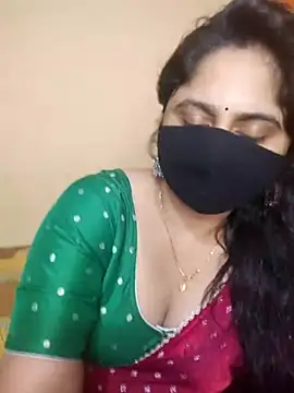 Snapshot of mouni499 chatting on 07-07-26, 10:30 mouni499 online show from 07-07-26, 10:30