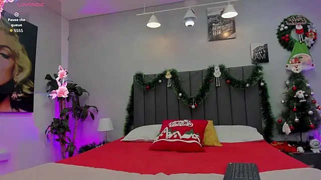 maddy  moon online show from 12-18-25, 03:56