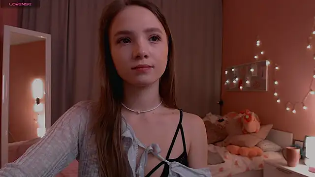 Adria Arjona online show from 01-07-26, 07:33