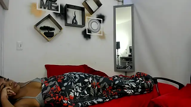 YuleimysAndAlex online show from 11-11-25, 04:12