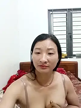 Snapshot of wees-lind chatting on 11-10-25, 12:42 wees-lind online show from 11-10-25, 12:42