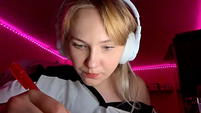 KarinRobertson online show from 11-28-25, 06:32