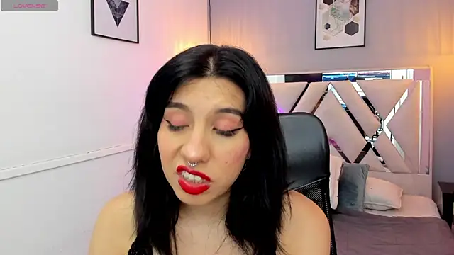 zoe-moreau online show from 04-18-26, 08:09