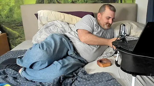 Snapshot of chubbydaddybearluka chatting on 12-04-25, 04:11 chubbydaddybearluka online show from 12-04-25, 04:11