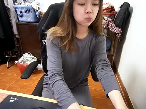 ---Lusi03--- online show from 12-18-25, 03:29