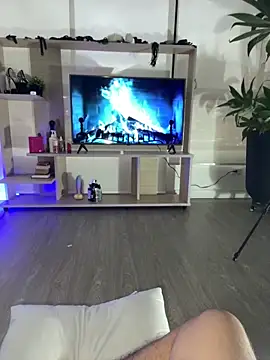 Snapshot of MiluandMIke chatting on 11-12-25, 09:58 MiluandMIke online show from 11-12-25, 09:58