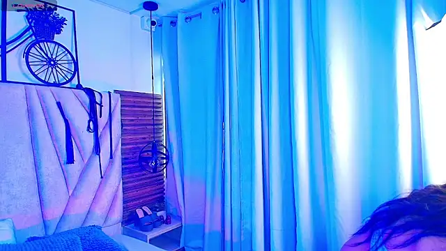 Snapshot of KimberlyFox_t chatting on 05-09-26, 02:11 KimberlyFox t online show from 05-09-26, 02:11