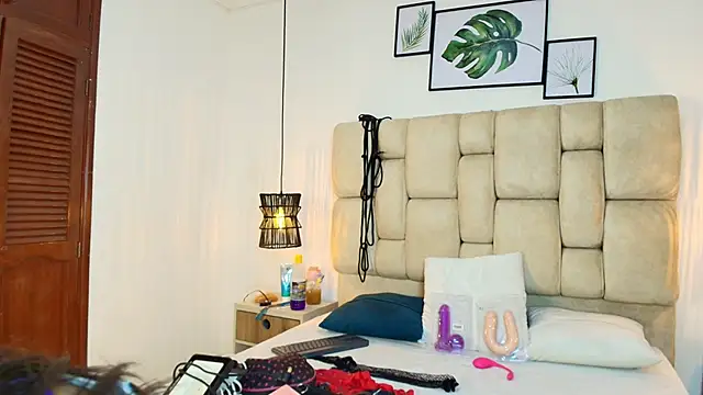 Snapshot of KimberlyFox_t chatting on 05-14-26, 12:56 KimberlyFox t online show from 05-14-26, 12:56
