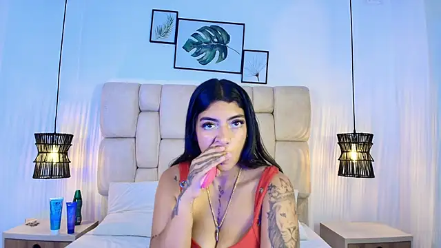 Snapshot of KimberlyFox_t chatting on 06-06-26, 12:43 KimberlyFox t online show from 06-06-26, 12:43