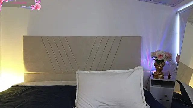 NatashaBlade  online show from 12-17-25, 12:00