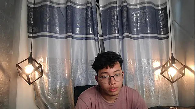 Snapshot of alexy_re chatting on 11-16-25, 05:07 alexy re online show from 11-16-25, 05:07