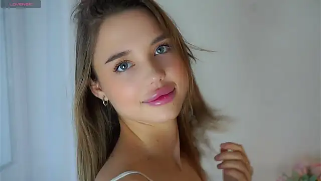 Snapshot of JunieTrippett chatting on 11-23-25, 08:03 JunieTrippett online show from 11-23-25, 08:03