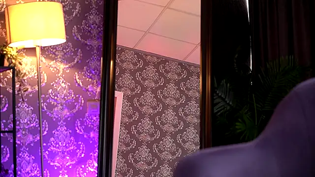 Snapshot of RavenBelrose chatting on 12-04-25, 10:35 RavenBelrose online show from 12-04-25, 10:35