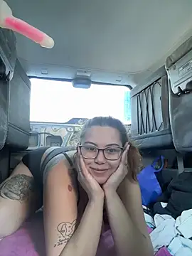 Snapshot of FreakyDreama chatting on 02-17-26, 03:29 FreakyDreama online show from 02-17-26, 03:29