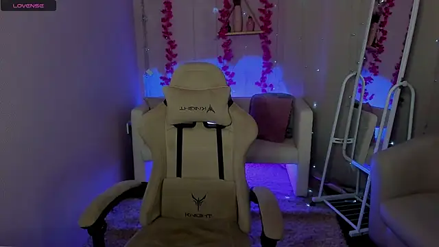 Snapshot of Hanako_Rey chatting on 11-28-25, 01:58 Hanako Rey online show from 11-28-25, 01:58