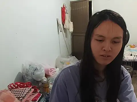 Snapshot of RebelAura chatting on 06-15-26, 04:31 RebelAura online show from 06-15-26, 04:31