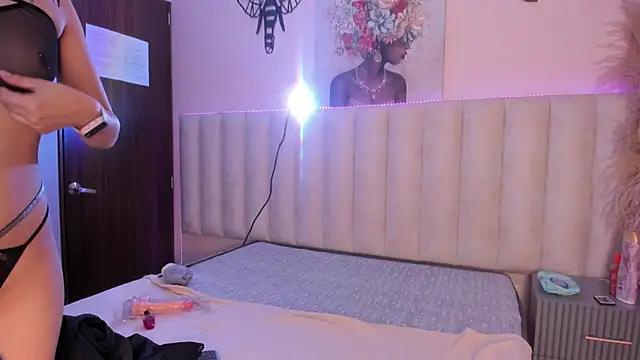 Isabella Crofts online show from 11-12-25, 03:29