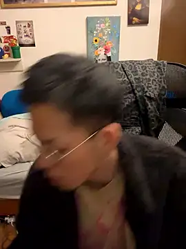 Snapshot of ippei0001 chatting on 11-05-25, 04:29 ippei0001 online show from 11-05-25, 04:29