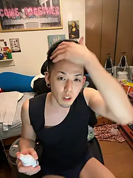 Snapshot of ippei0001 chatting on 11-17-25, 08:31 ippei0001 online show from 11-17-25, 08:31