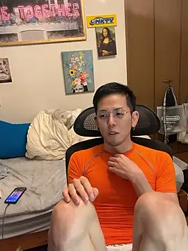 Snapshot of ippei0001 chatting on 11-27-25, 01:24 ippei0001 online show from 11-27-25, 01:24