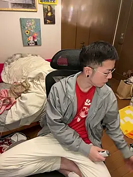 Snapshot of ippei0001 chatting on 12-17-25, 02:45 ippei0001 online show from 12-17-25, 02:45