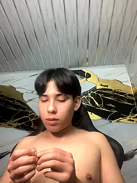 Snapshot of Suarezz10_ chatting on 11-05-25, 12:27 Suarezz10 online show from 11-05-25, 12:27