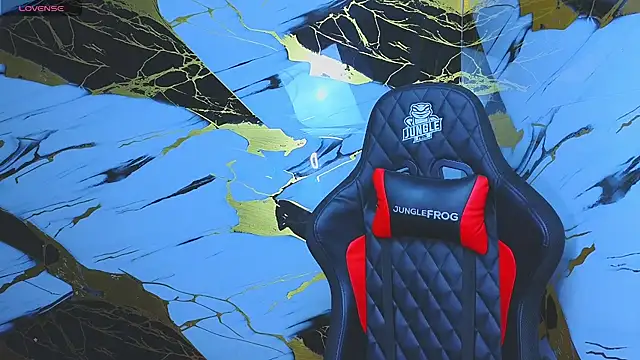 Snapshot of Suarezz10_ chatting on 11-16-25, 02:33 Suarezz10 online show from 11-16-25, 02:33