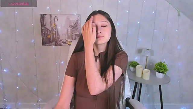 Snapshot of Ella_Burns chatting on 12-02-25, 10:09 Ella Burns online show from 12-02-25, 10:09