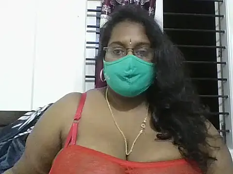 Snapshot of hootypriya chatting on 11-26-25, 12:00 hootypriya online show from 11-26-25, 12:00