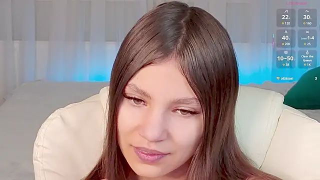 Little  Lunaa online show from 12-18-25, 10:43