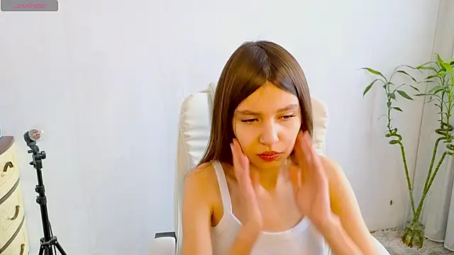 Little  Lunaa online show from 02-11-26, 10:09