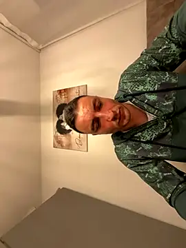 Snapshot of Sempresborroso_89 chatting on 11-17-25, 04:57 Sempresborroso 89 online show from 11-17-25, 04:57