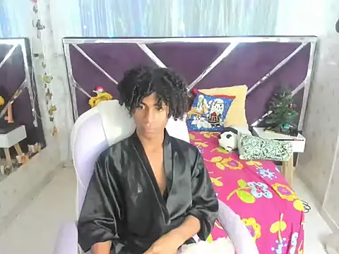 Snapshot of Santy_bigcock_01 chatting on 11-14-25, 11:42 Santy bigcock 01 online show from 11-14-25, 11:42