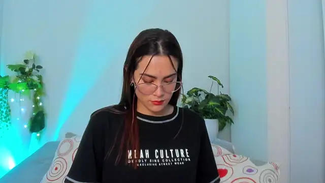 Snapshot of SaraAlvarezx chatting on 01-07-26, 04:04 SaraAlvarezx online show from 01-07-26, 04:04