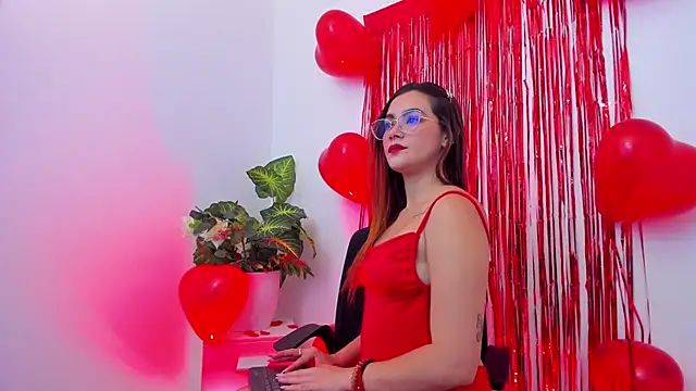 Snapshot of SaraAlvarezx chatting on 02-15-26, 05:04 SaraAlvarezx online show from 02-15-26, 05:04