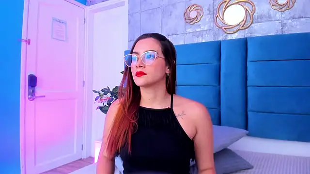 Snapshot of SaraAlvarezx chatting on 02-26-26, 04:33 SaraAlvarezx online show from 02-26-26, 04:33
